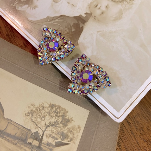 Vintage Unsigned Triangular Bypass Aurora Borealis (AB) Crystal Clip on Earrings - Picture 6 of 16